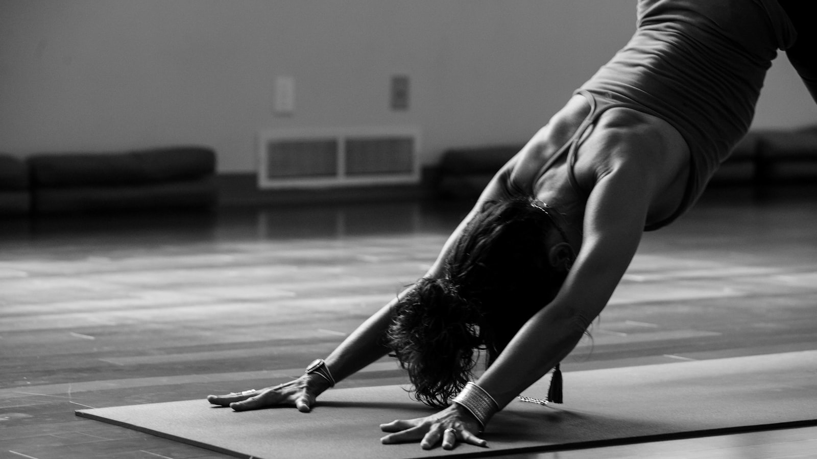 Static vs Dynamic Stretching: What to Do Before and After Your Workout